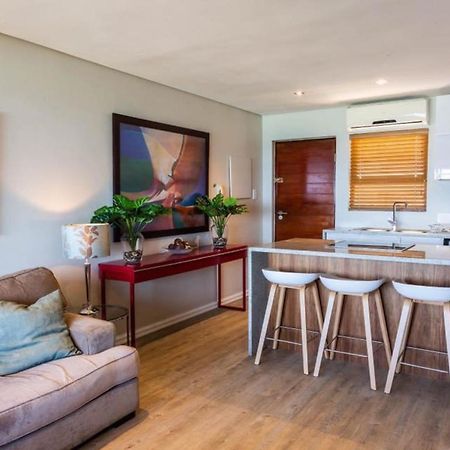 6 Dolphin Views La Mercy Beachfront Daire Dış mekan fotoğraf